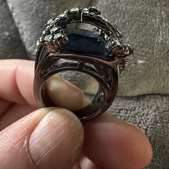 Vintage large black CZ sapphire and diamond cocktail ring - Picture 4 of 10